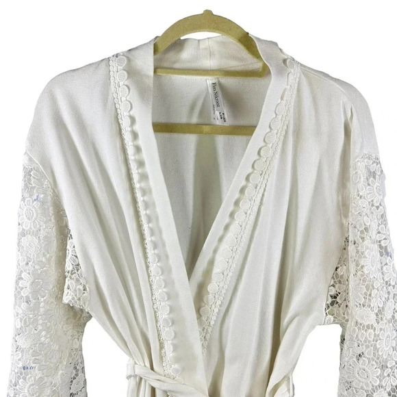 Flora Nikrooz Lana Robe Large Lace Sleeves - Picture 11 of 16